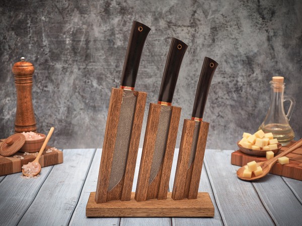 Набор ножей для кухни № 11, клинки из тигельного булата, рукояти из морёного граба + подставка под ножи в подарок