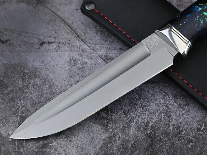 Нож Вепрь, клинок из стали Bohler M390, рукоять хаотичная микарта, больстер нейзильбер