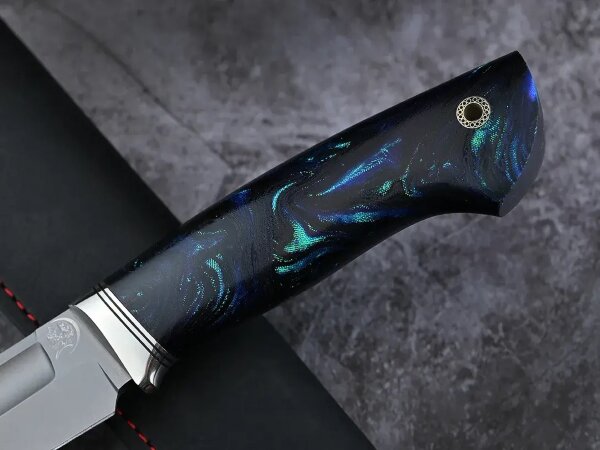 Нож Вепрь, клинок из стали Bohler M390, рукоять хаотичная микарта, больстер нейзильбер