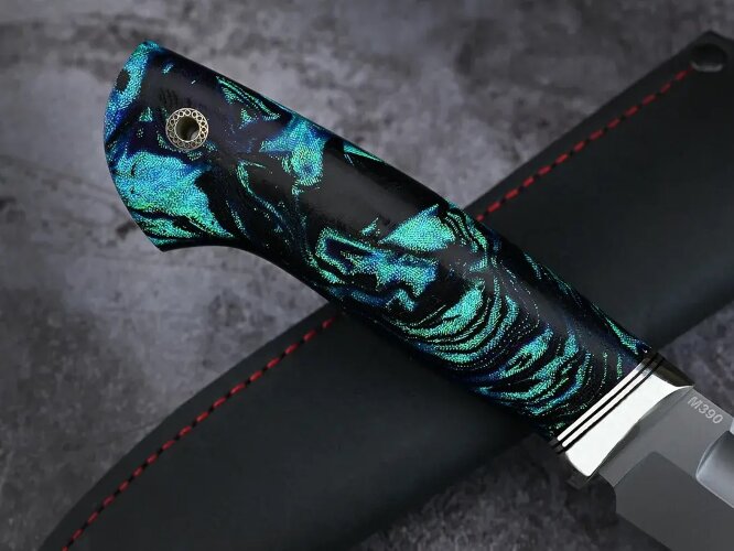 Нож Вепрь, клинок из стали Bohler M390, рукоять хаотичная микарта, больстер нейзильбер