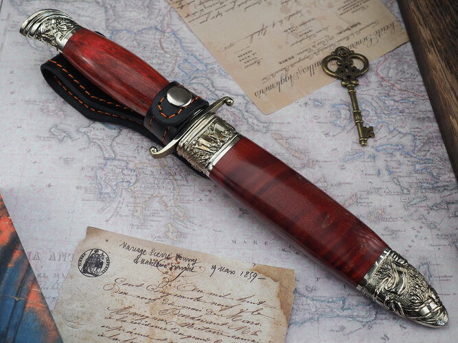 Нож Авторская Финка НКВД, клинок из кованой стали Х12МФ, рукоять художественное литье мельхиор, стабилизированная карельская береза красная, ножны художественное литье мельхиор, стабилизированная карельская береза