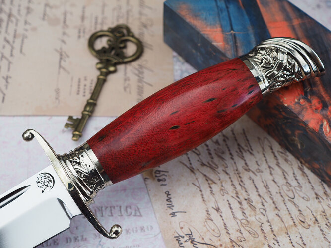 Нож Авторская Финка НКВД, клинок из кованой стали Х12МФ, рукоять художественное литье мельхиор, стабилизированная карельская береза красная, ножны художественное литье мельхиор, стабилизированная карельская береза
