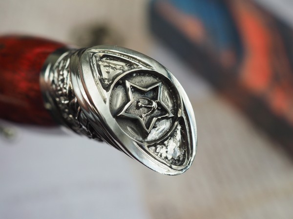 Нож Авторская Финка НКВД, клинок из кованой стали Х12МФ, рукоять художественное литье мельхиор, стабилизированная карельская береза красная, ножны художественное литье мельхиор, стабилизированная карельская береза