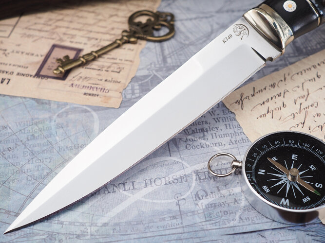 Нож Хищник, клинок из стали Bohler К340, рукоять морёный граб с резьбой, вставка стабилизированный зуб мамонта, мозаичный пин