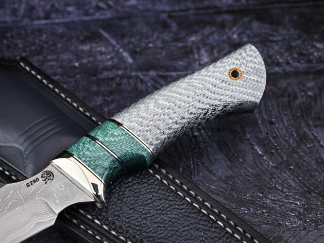 Нож Тигр, клинок из стали Bohler S290, в нержавеющих обкладках, рукоять карбон, вставка карбон, больстер нейзильбер, формованные ножны - итальянская кожа растительного дубления