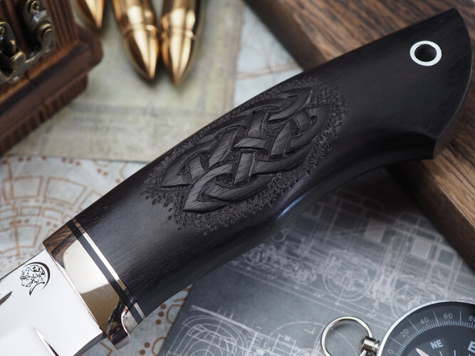 Нож Аллигатор, клинок из стали Bohler K340, рукоять морёный граб с резьбой ручной работы