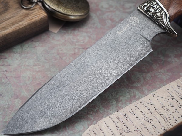 Нож Ворон, клинок из тигельного булата, рукоять художественное литье мельхиор, бубинга