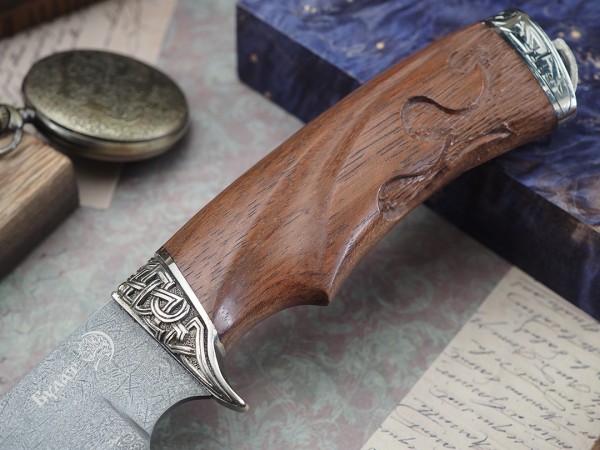 Нож Ворон, клинок из тигельного булата, рукоять художественное литье мельхиор, бубинга
