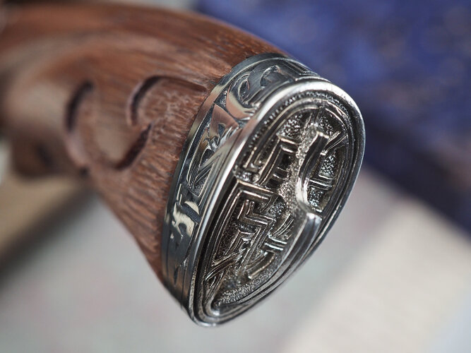 Нож Ворон, клинок из тигельного булата, рукоять художественное литье мельхиор, бубинга