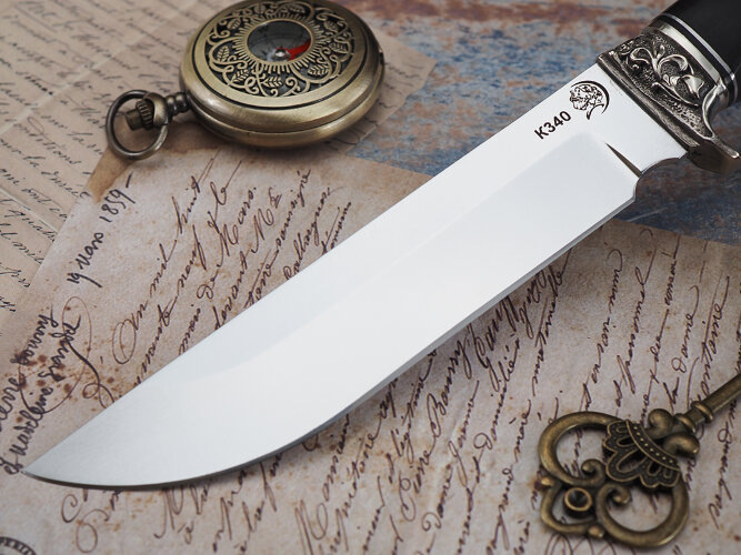 Нож Турист, клинок из стали Bohler K340, рукоять художественное литье мельхиор, морёный граб резной, под пальцы