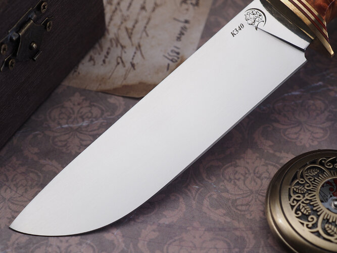 Нож Ласка, клинок из стали Bohler K340, рукоять морёный граб резной, стабилизированная карельская береза