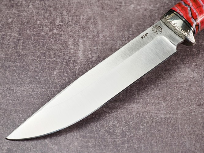 Нож Беркут, клинок из стали Bohler S390, рукоять стабилизированная карельская береза, стабилизированный зуб мамонта, формованные ножны-итальянская кожа растительного дубления