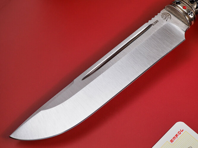 Нож Джокер, клинок из стали Bohler S390, рукоять художественное литье мельхиор, аризонское железное дерево айронвуд, элфорин, скримшоу, формованные ножны-итальянская кожа растительного дубления