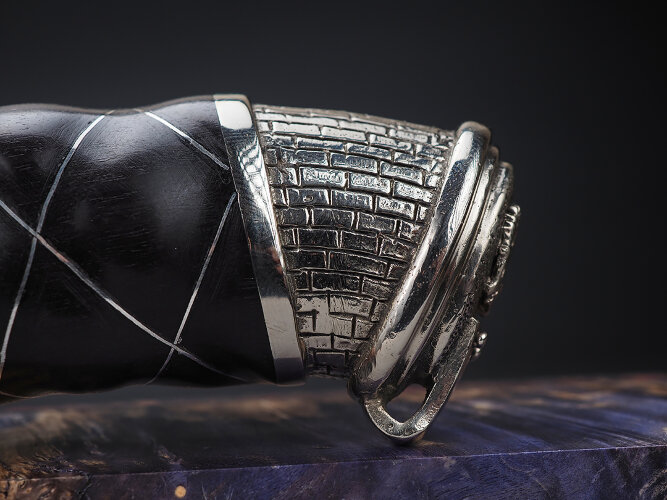 Нож Диверсант, клинок из стали Bohler М390, рукоять художественное литье мельхиор, морёный граб резной, инкрустация