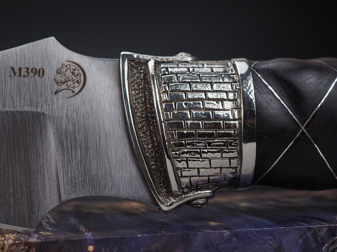 Нож Диверсант, клинок из стали Bohler М390, рукоять художественное литье мельхиор, морёный граб резной, инкрустация