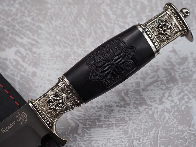 Нож Беркут, клинок из тигельного булата, рукоять художественное литье мельхиор, морёный граб с резьбой ручной работы