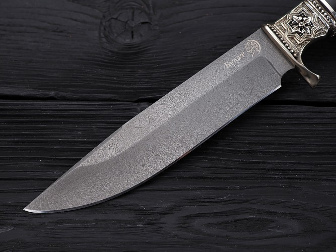 Нож Беркут, клинок из тигельного булата, рукоять художественное литье мельхиор, морёный граб с резьбой ручной работы