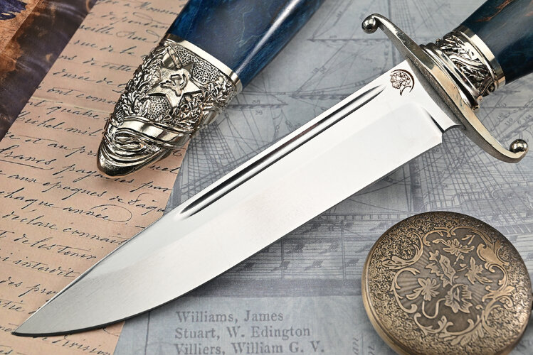 Нож Авторская Финка НКВД, клинок из стали Bohler К340, рукоять художественное литье мельхиор, стабилизированная карельская береза синяя, ножны художественное литье мельхиор, стабилизированная карельская береза