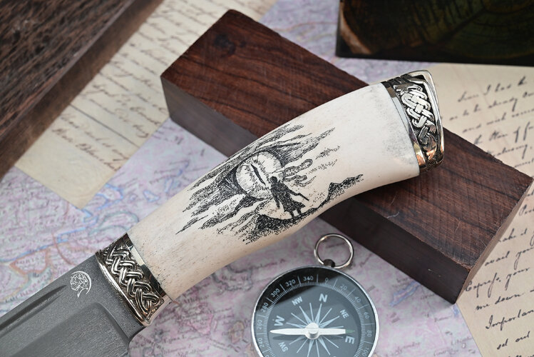 Нож Путник, клинок из тигельного булата, рукоять художественное литье мельхиор, элфорин, скримшоу