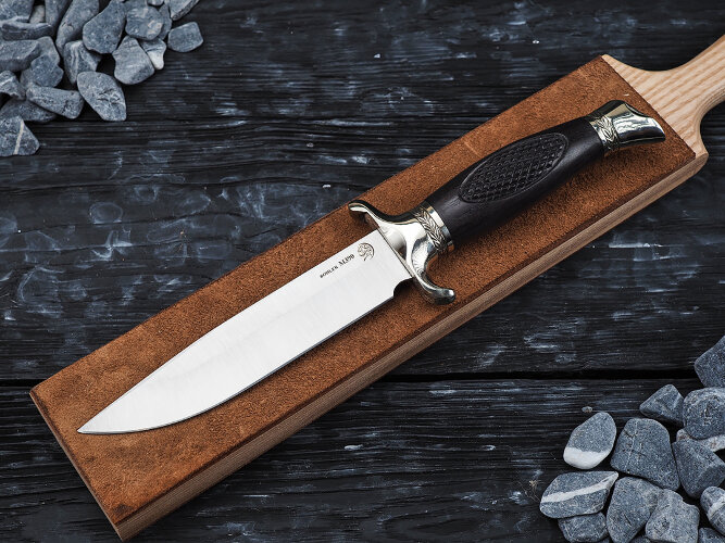 Нож Беркут, клинок из стали Bohler М390, рукоять художественное литье мельхиор, морёный граб резной, ножны художественное литье мельхиор, морёный граб резной