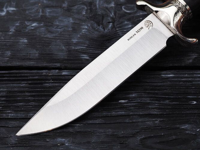 Нож Беркут, клинок из стали Bohler М390, рукоять художественное литье мельхиор, морёный граб резной, ножны художественное литье мельхиор, морёный граб резной