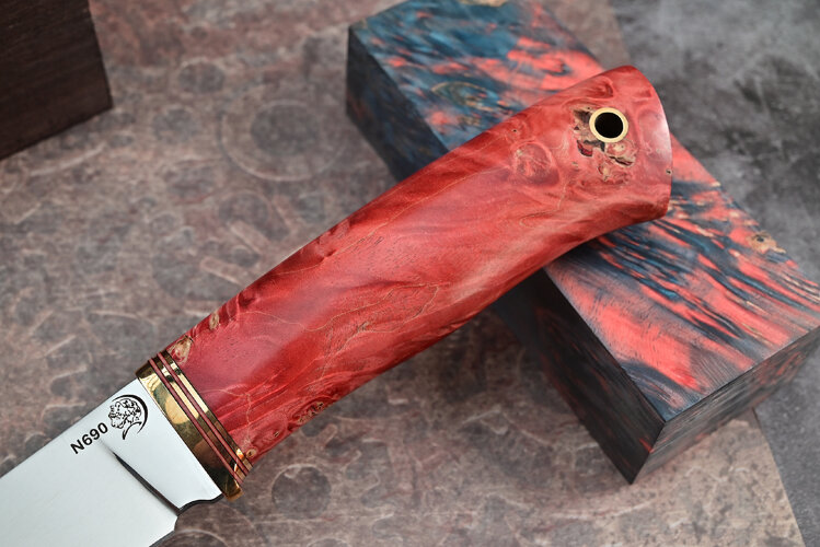 Нож Рысь, клинок из стали Bohler N690, рукоять стабилизированная карельская береза