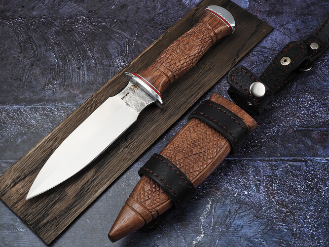 Нож Спартак, клинок из кованой стали Х12МФ, рукоять дерево бубинга с резьбой ручной работы, ножны дерево бубинга с резьбой ручной работы
