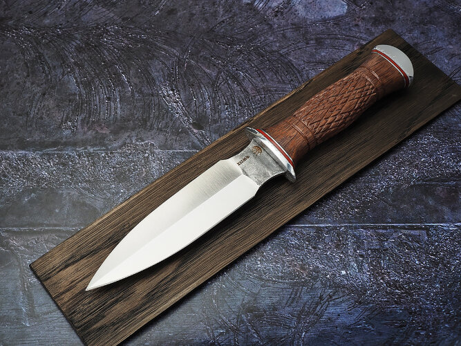 Нож Спартак, клинок из кованой стали Х12МФ, рукоять дерево бубинга с резьбой ручной работы, ножны дерево бубинга с резьбой ручной работы