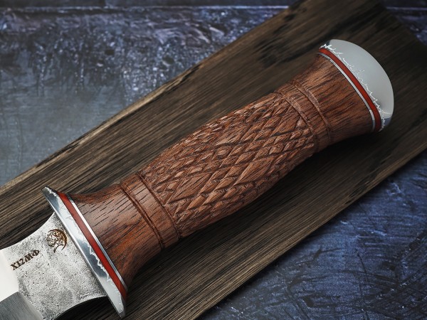 Нож Спартак, клинок из кованой стали Х12МФ, рукоять дерево бубинга с резьбой ручной работы, ножны дерево бубинга с резьбой ручной работы