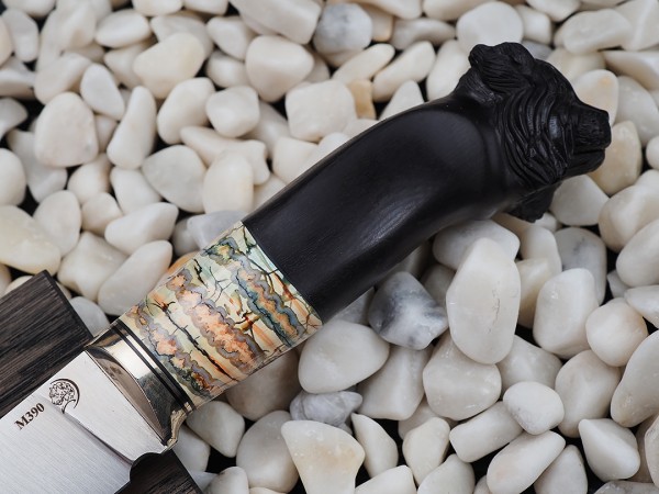 Нож Рысь, клинок из стали Bohler М390, рукоять морёный граб с резьбой ручной работы, стабилизированный зуб мамонта, формованные ножны-итальянская кожа растительного дубления