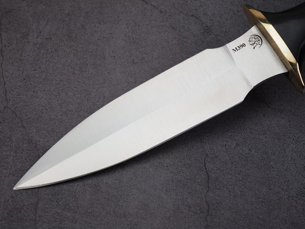 Нож Спартак, клинок из стали Bohler М390, рукоять дерево морёный граб с резьбой ручной работы, ножны дерево морёный граб с резьбой ручной работы