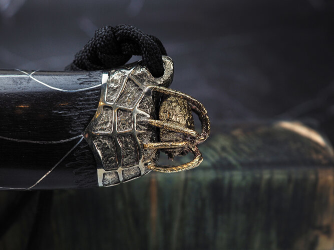 Нож Хищник, клинок из стали Bohler S390, рукоять художественное литье мельхиор, морёный граб, инкрустация серебром, формованные ножны-итальянская кожа растительного дубления 