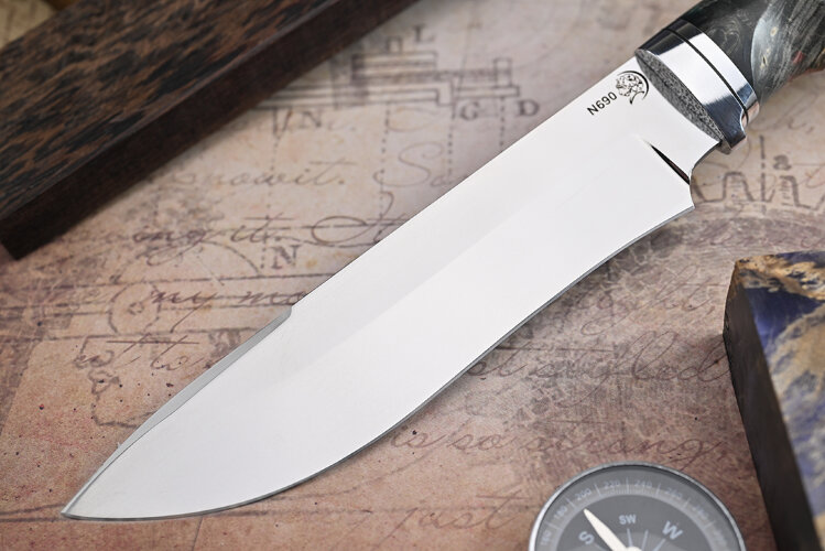 Нож Егерь, клинок из стали Bohler N690, рукоять дюраль, стабилизированный кап клена