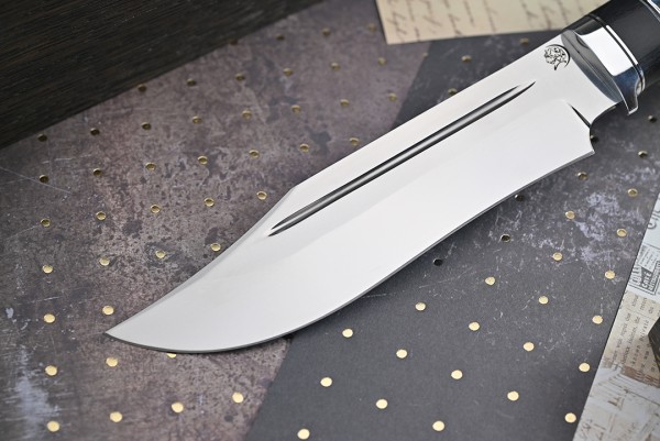 Нож Аллигатор, клинок из стали Bohler N690, рукоять дюраль, морёный граб, стабилизированная карельская береза