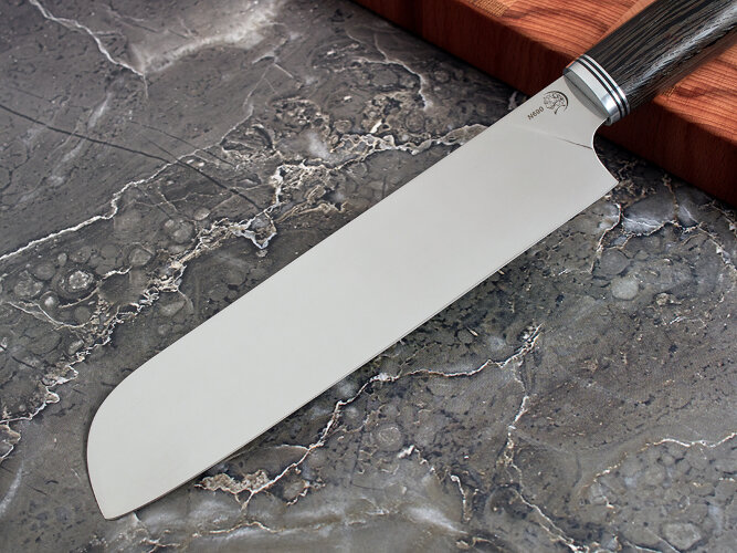 Нож Сантоку, клинок из стали Bohler N690, рукоять из африканского дерева Венге