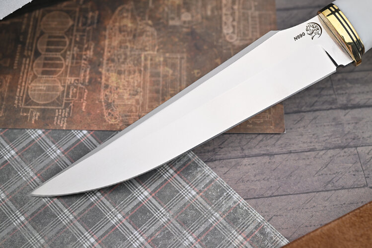 Нож Гепард, клинок из стали Bohler N690, рукоять искусственный камень, стабилизированная карельская береза