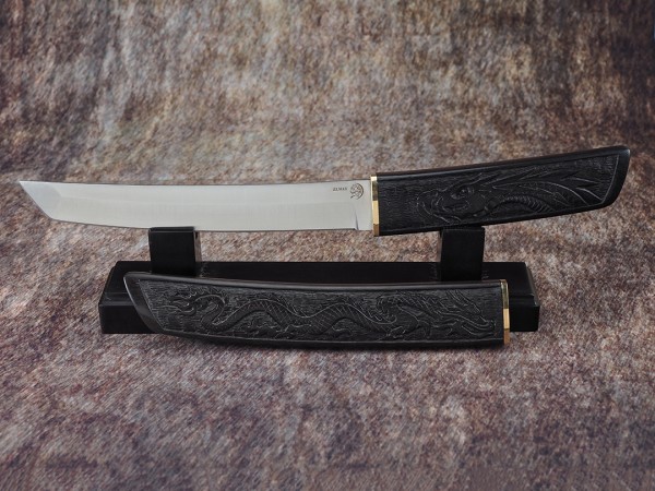 Нож Танто, клинок из стали Bohler ELMAX, рукоять морёный граб с резьбой ручной работы, ножны морёный граб с резьбой ручной работы, подставка морёный граб