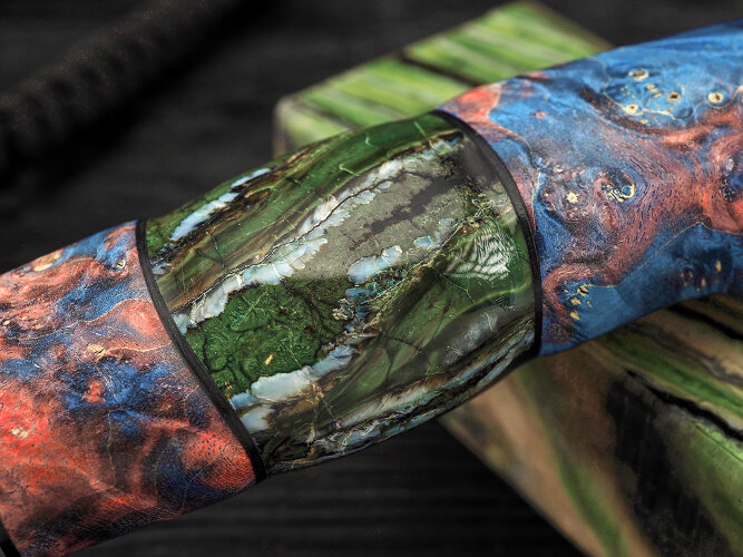 Нож Егерь, клинок из стали Bohler М390, рукоять стабилизированный кап клена, стабилизированный зуб мамонта