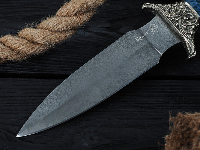 Нож Спартак, клинок из тигельного булата, рукоять художественное литье мельхиор, стабилизированная карельская береза