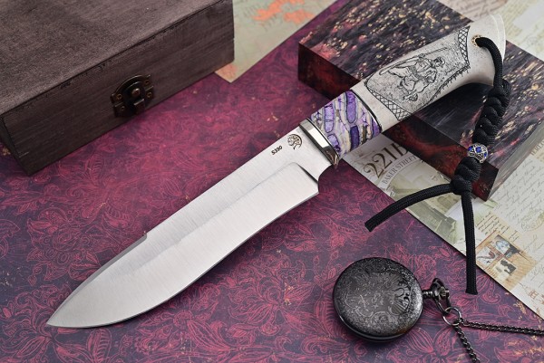 Нож Егерь, клинок из стали Bohler S390, рукоять элфорин, скримшоу, вставка стабилизированный зуб мамонта, формованные ножны-итальянская кожа растительного дубления 