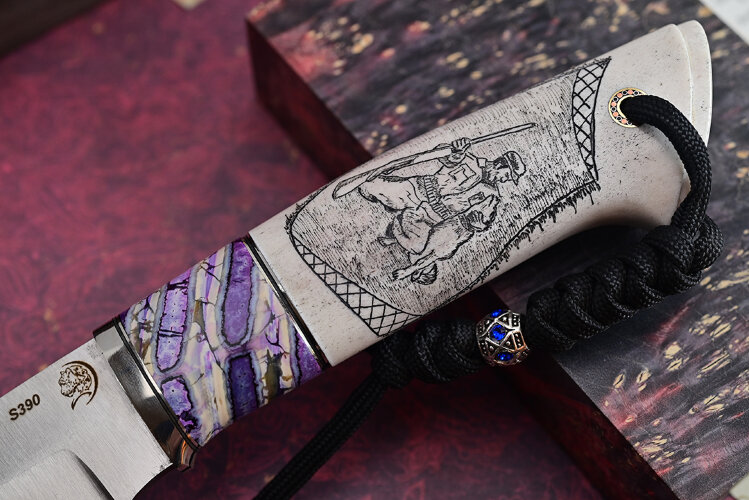 Нож Егерь, клинок из стали Bohler S390, рукоять элфорин, скримшоу, вставка стабилизированный зуб мамонта, формованные ножны-итальянская кожа растительного дубления