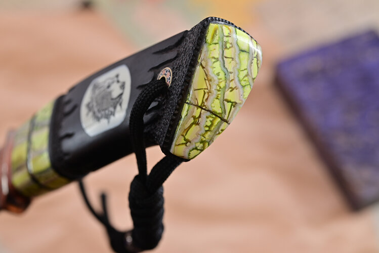 Авторский Нож Медведь, клинок из стали Bohler S390, притин мокумэ-ганэ, рукоять морёный граб резной, скримшоу, вставки стабилизированный зуб мамонта, формованные ножны-итальянская кожа растительного дубления