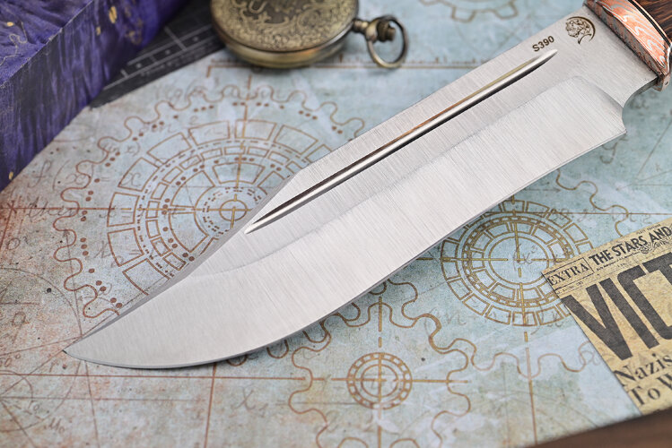 Авторский Нож Аллигатор, клинок из стали Bohler S390, притин мокумэ-ганэ, рукоять аризонское железное дерево айронвуд, вставка стабилизированный бивень мамонта, формованные ножны-итальянская кожа растительного дубления