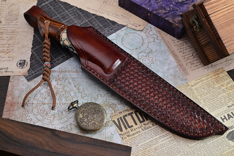 Авторский Нож Аллигатор, клинок из стали Bohler S390, притин мокумэ-ганэ, рукоять аризонское железное дерево айронвуд, вставка стабилизированный бивень мамонта, формованные ножны-итальянская кожа растительного дубления