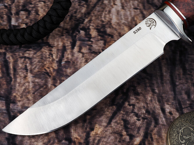 Нож Турист, клинок из стали Bohler S390, рукоять литье мельхиор, стабилизированный кап клена