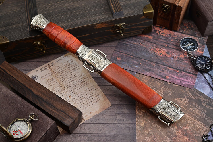 Нож Пластунский, клинок из кованой стали Х12МФ, рукоять художественное литье мельхиор, стабилизированная карельская береза, ножны художественное литье мельхиор, стабилизированная карельская берёза