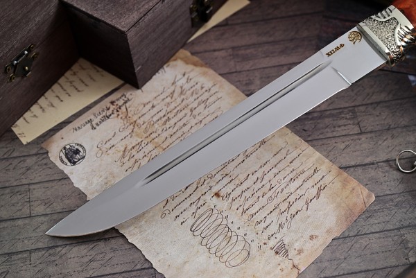 Нож Пластунский, клинок из кованой стали Х12МФ, рукоять художественное литье мельхиор, стабилизированная карельская береза, ножны художественное литье мельхиор, стабилизированная карельская берёза