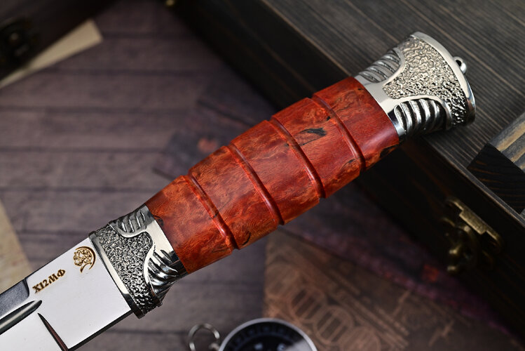 Нож Пластунский, клинок из кованой стали Х12МФ, рукоять художественное литье мельхиор, стабилизированная карельская береза, ножны художественное литье мельхиор, стабилизированная карельская берёза