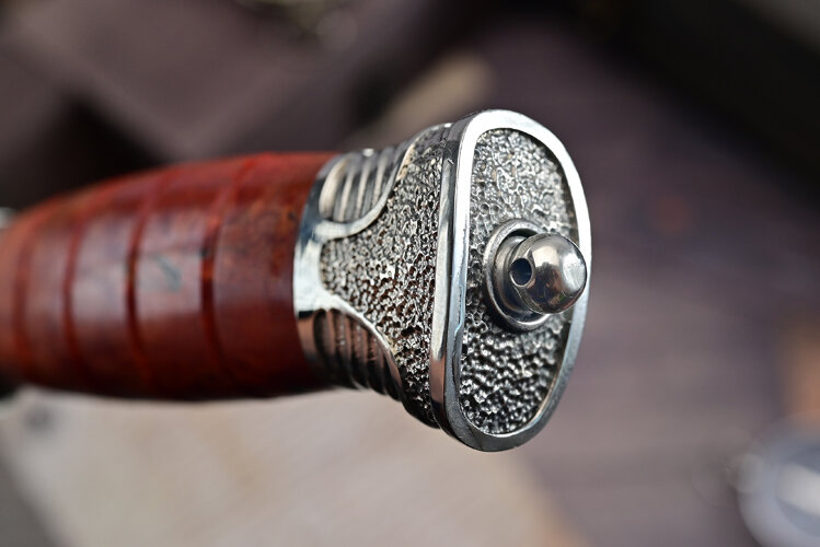 Нож Пластунский, клинок из кованой стали Х12МФ, рукоять художественное литье мельхиор, стабилизированная карельская береза, ножны художественное литье мельхиор, стабилизированная карельская берёза