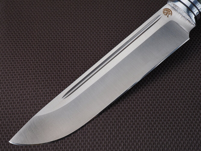 Нож Путник, клинок из стали Bohler М390, рукоять стабилизированный кап клена, стабилизированный зуб мамонта, мозаичный пин